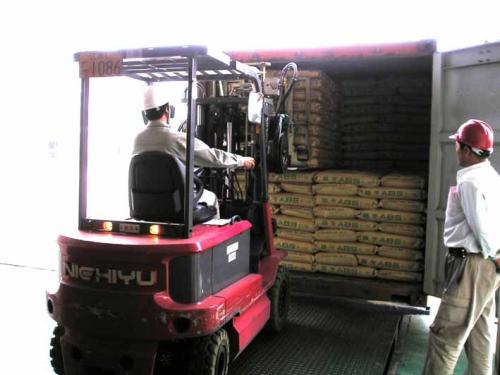 Potegnite pritrdilni gumb